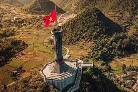 Lũng Cú nằm ở khu vực có độ cao bao nhiêu so với mực nước biển?