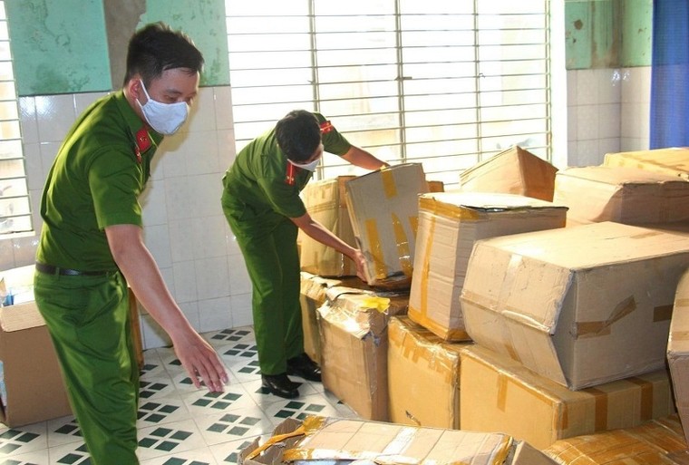 Phát hiện hơn 18.000 khẩu trang y tế không rõ nguồn gốc ảnh 1