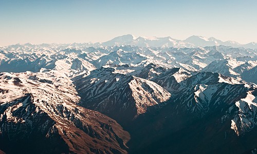 Chiều cao trung bình của dãy núi Andes khoảng bao nhiêu?