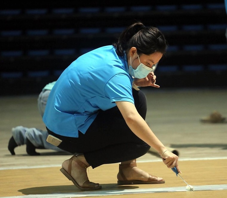 Đà Nẵng gấp rút lắp đặt bệnh viện dã chiến Cung thể thao Tiên Sơn ảnh 11