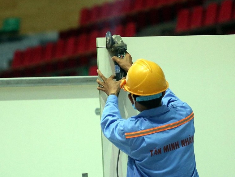 Đà Nẵng gấp rút lắp đặt bệnh viện dã chiến Cung thể thao Tiên Sơn ảnh 3