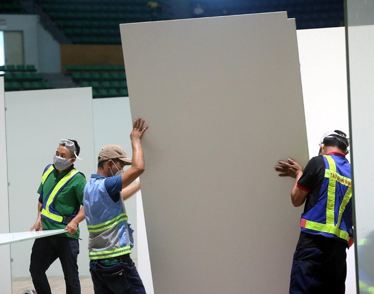 Đà Nẵng gấp rút lắp đặt bệnh viện dã chiến Cung thể thao Tiên Sơn ảnh 7