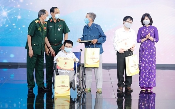 Triển lãm ảnh trực tuyến và tọa đàm chủ đề 'Khát vọng vươn lên' ảnh 1