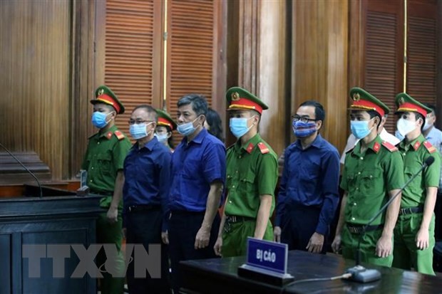 Nguyên Phó Chủ tịch UBND TP.HCM Nguyễn Thành Tài và đồng phạm hầu tòa ảnh 1