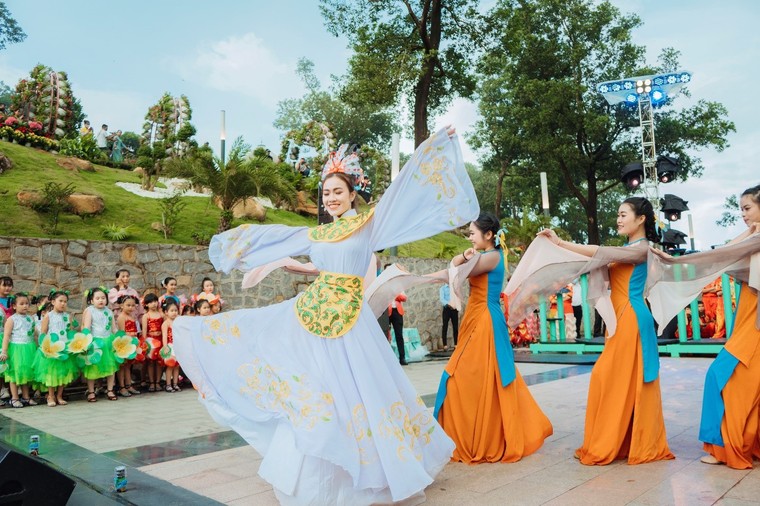 Du khách nô nức đổ về Núi Bà Tây Ninh mùa trăng 2020 và đây là lý do ảnh 5