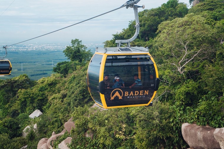 Du khách nô nức đổ về Núi Bà Tây Ninh mùa trăng 2020 và đây là lý do ảnh 9