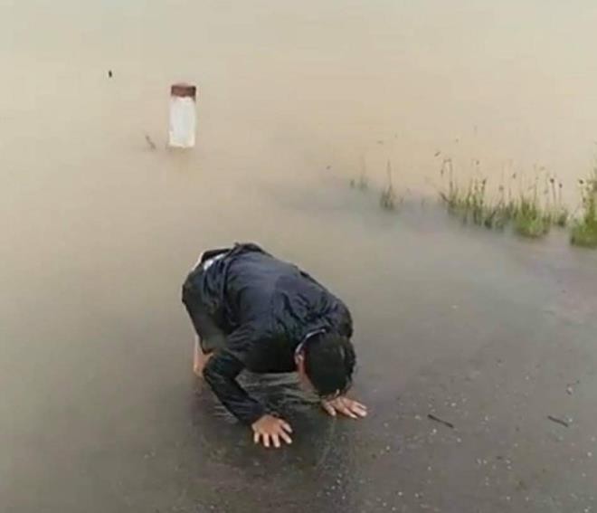 Đã tìm thấy thi thể thai phụ bị lũ cuốn trên đường đi sinh con ảnh 1