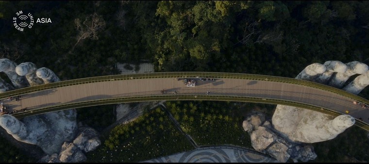 Ngắm những khoảnh khắc đẹp lạ lùng của Cầu Vàng trong đêm nhạc quốc tế United We Stream Asia ảnh 7