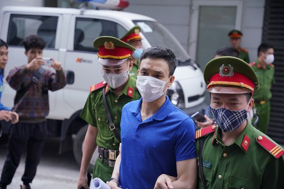 Triệu tập hơn 100 người tới phiên xử đại án thất thoát gần 1.700 tỷ tại BIDV ảnh 2