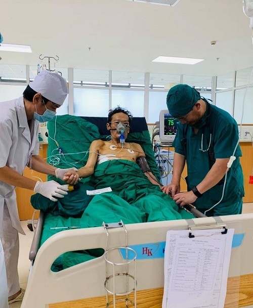 Người đàn ông ho ra gần nửa lít máu mỗi lần ảnh 1