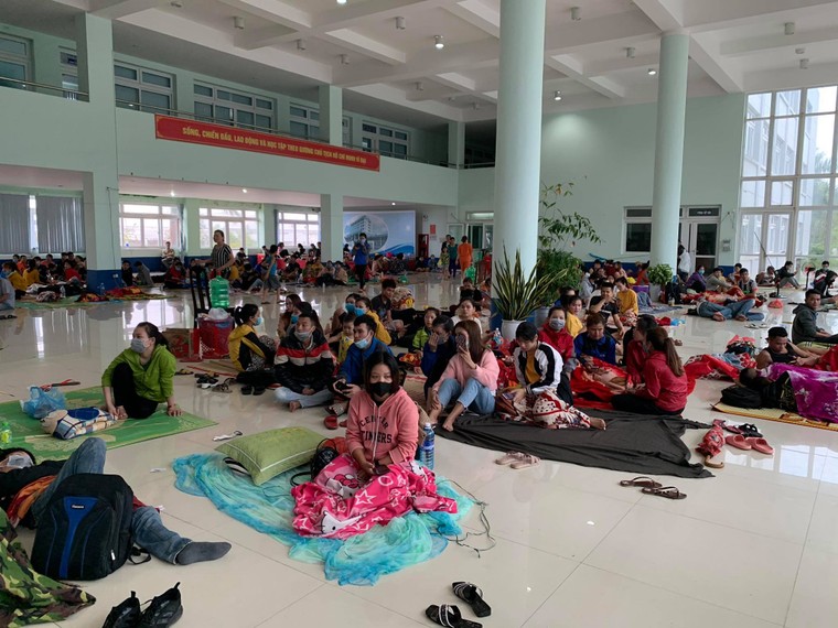 Bão đổ bộ, Phó Thủ tướng họp khẩn tại tiền phương ảnh 9