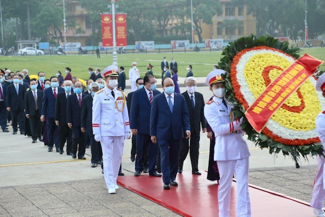 Lãnh đạo Đảng, Nhà nước, MTTQ Việt Nam vào Lăng viếng Chủ tịch Hồ Chí Minh ảnh 3