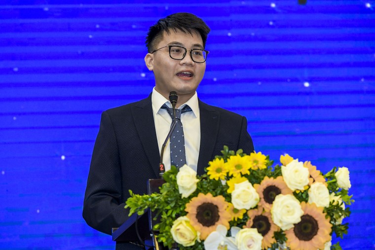 Vingroup trao học bổng gần 40 tỷ đồng đào tạo thạc sĩ, tiến sĩ khoa học công nghệ ảnh 1