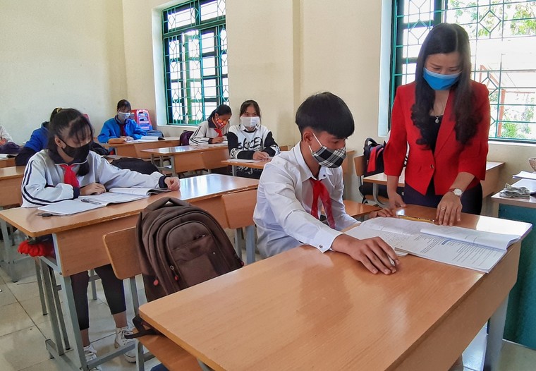 Bồi dưỡng giáo viên về thực hiện chương trình sách giáo khoa mới ảnh 1