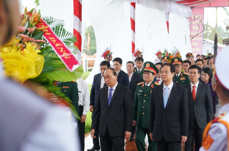 Chùm ảnh: Lãnh đạo Đảng, Nhà nước dâng hương tưởng niệm Đại tướng Lê Đức Anh ảnh 1