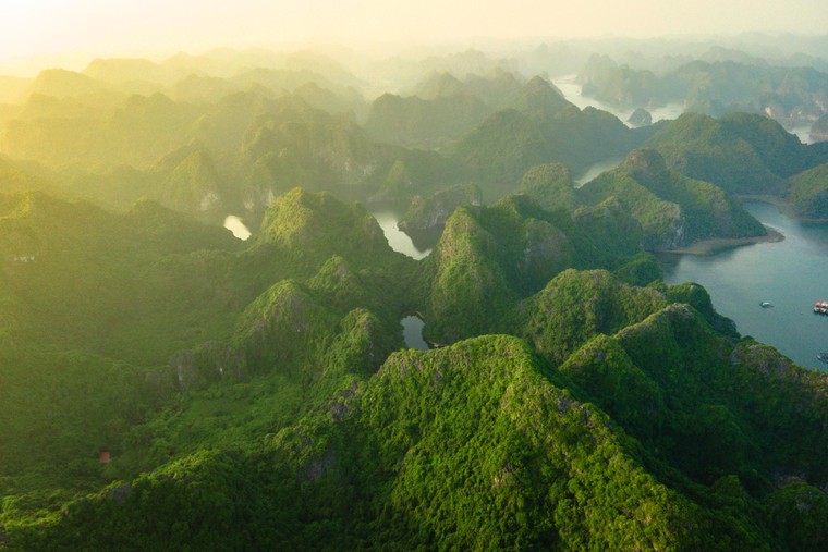 Lan Hạ đẹp ngỡ ngàng từ góc nhìn trên cao ảnh 5