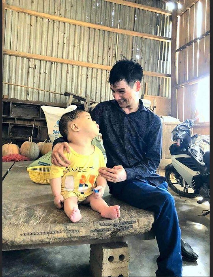 Chàng trai khuyết tật mang hơi ấm truyền khắp thế gian ảnh 3