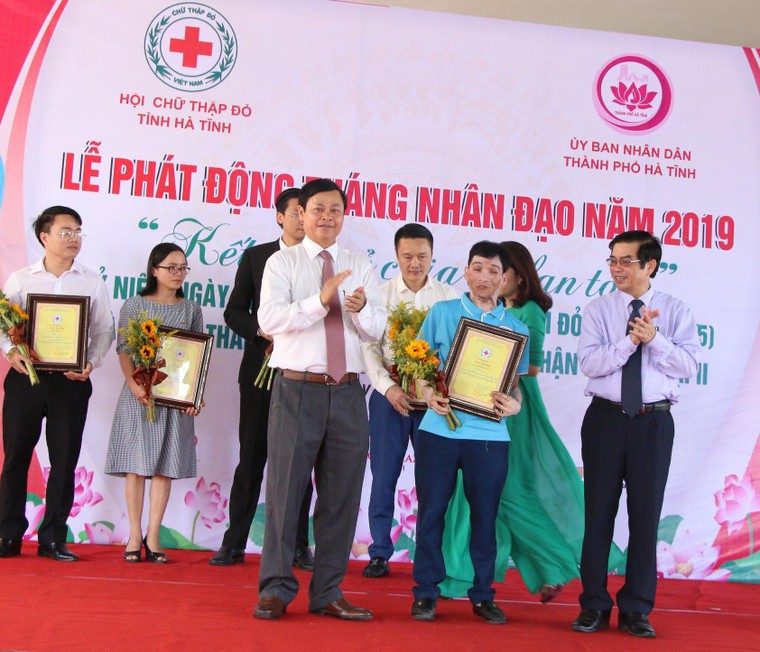 Chàng trai khuyết tật mang hơi ấm truyền khắp thế gian ảnh 7