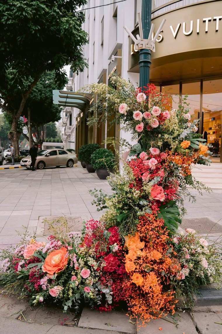 Hơn 100 Cột đèn 'nở hoa' giữa trung tâm Hà Nội ảnh 6