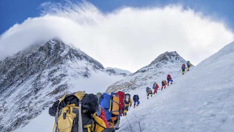 Những người đầu tiên leo Everest thành công là ai?