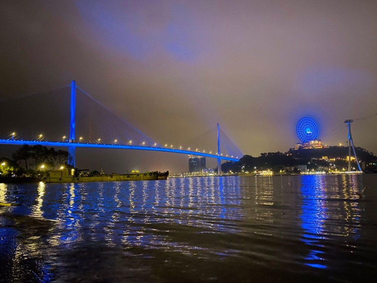 Hàng loạt công trình khắp ba miền thắp đèn xanh vì người tự kỷ ảnh 2