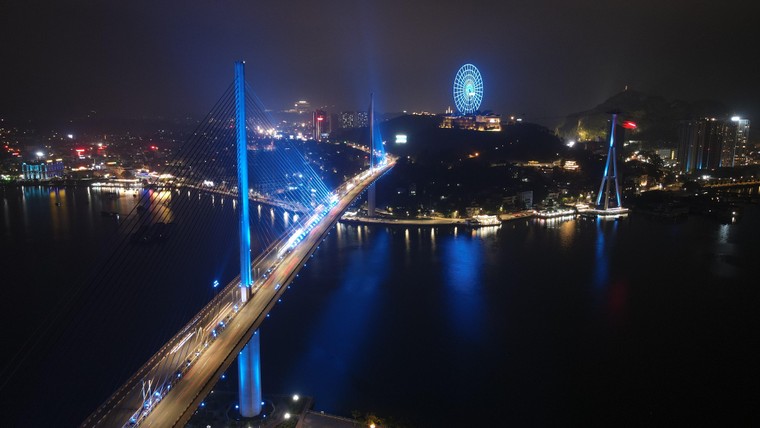 Hàng loạt công trình khắp ba miền thắp đèn xanh vì người tự kỷ ảnh 1