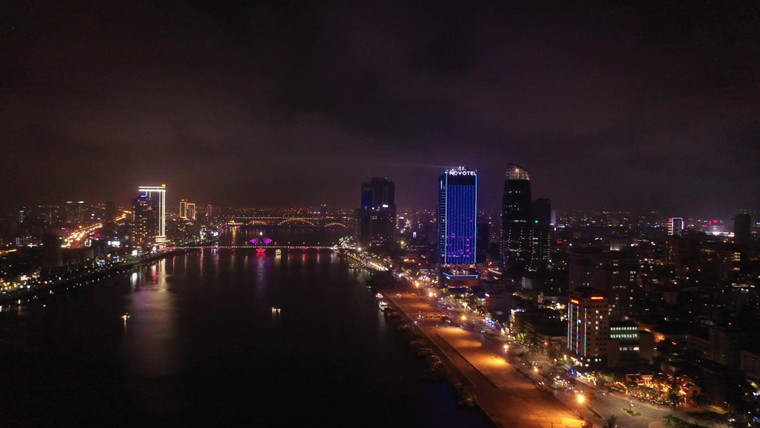 Hàng loạt công trình khắp ba miền thắp đèn xanh vì người tự kỷ ảnh 5