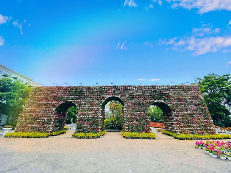 Du khách háo hức check in trước thềm Lễ hội hoa Sầm Sơn ảnh 7