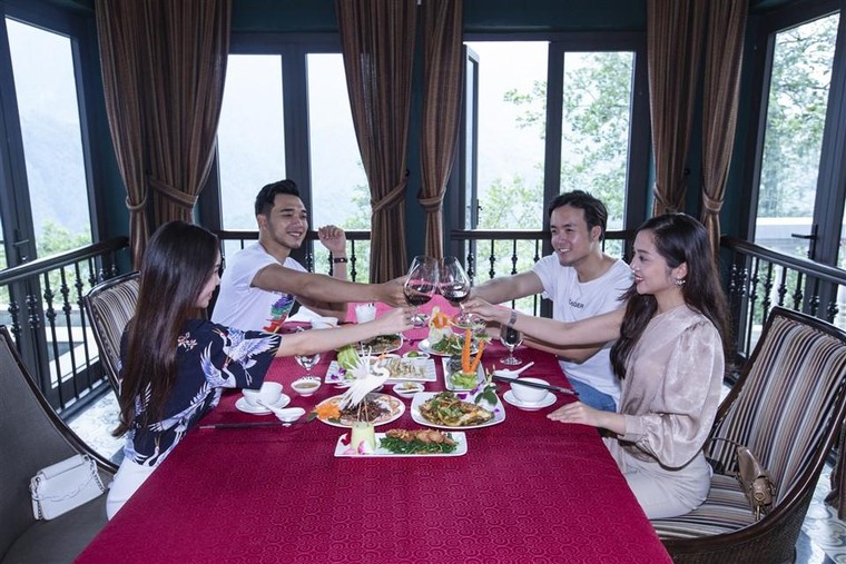 Hút khách về miền Tây Bắc hè này, Lào Cai tung loạt ưu đãi khủng tới 70% ảnh 1