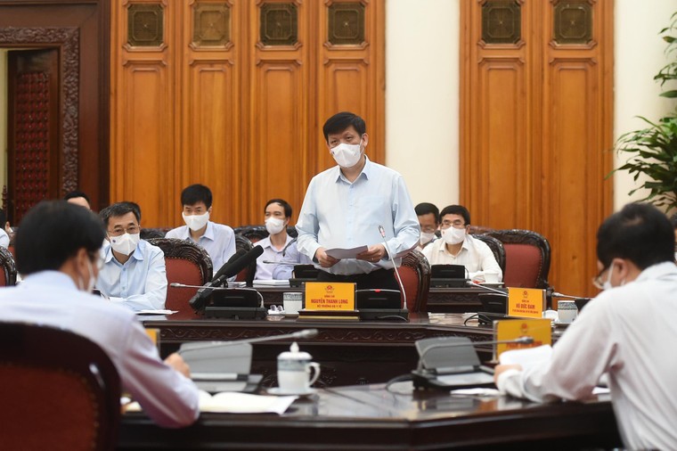 Thủ tướng Phạm Minh Chính chủ trì họp khẩn về phòng chống COVID-19 ảnh 1