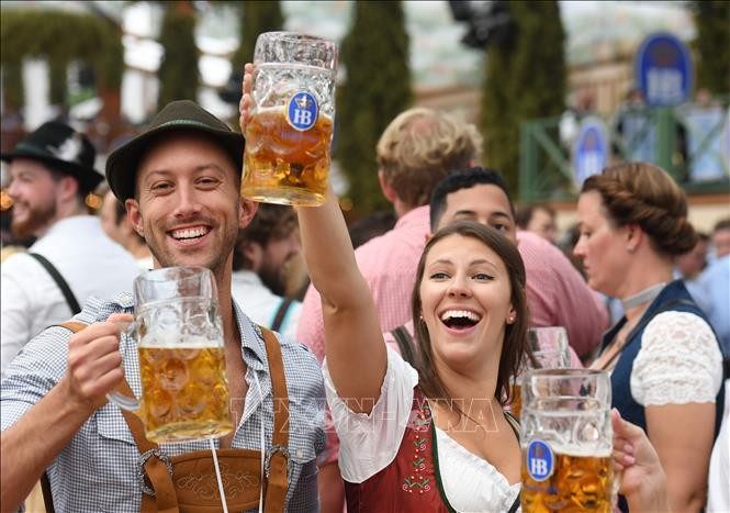Lễ hội bia Oktoberfest lớn nhất thế giới tiếp tục bị lỡ hẹn ảnh 1