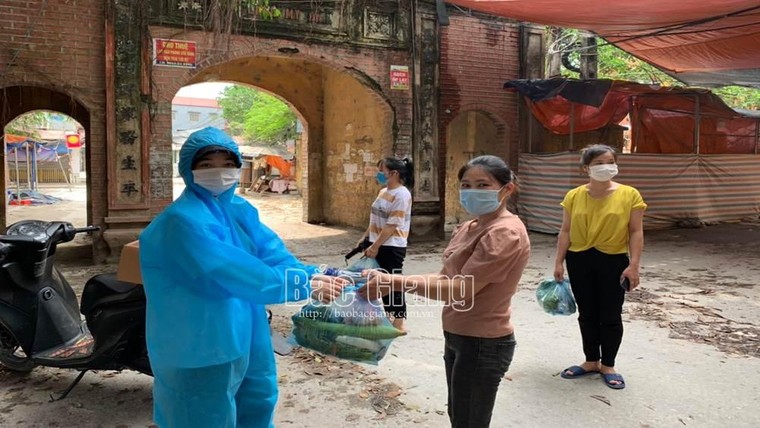 Bắc Giang: Bị cách ly, nữ công nhân vẫn làm thiện nguyện ảnh 1