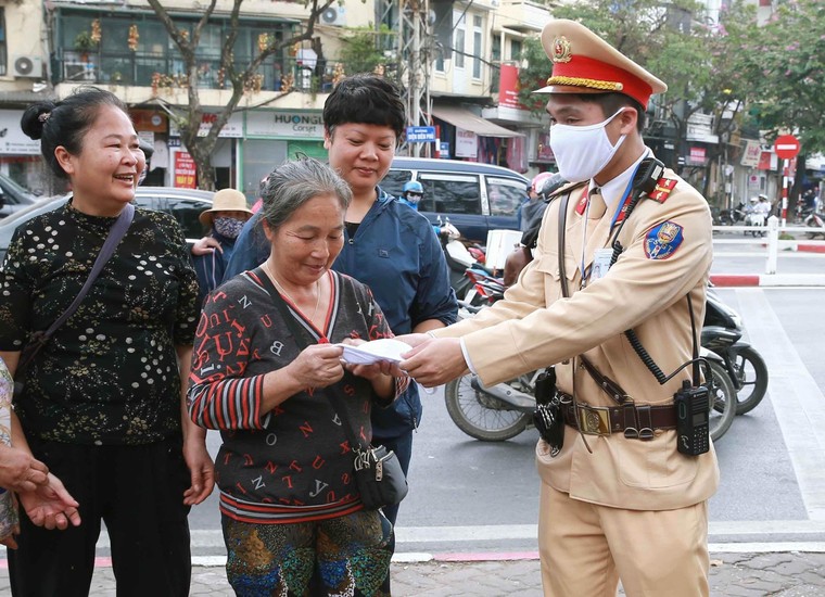 Bài học về xây dựng, chỉnh đốn Đảng qua 35 năm đổi mới ảnh 2
