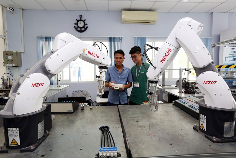 Những nhận thức mới về định hướng phát triển trong văn kiện Đại hội XIII của Đảng ảnh 2