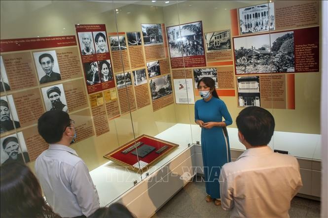 Khai mạc trưng bày chuyên đề 'Người đi tìm hình của Nước' ảnh 2