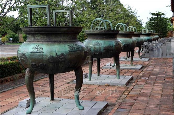 Xây dựng hồ sơ di sản tư liệu cho bảo vật quốc gia Cửu đỉnh ảnh 1