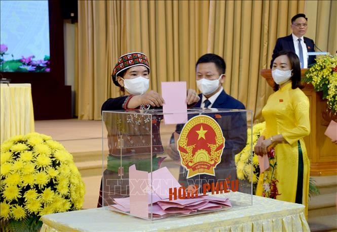 Ông Trần Huy Tuấn tái đắc cử Chủ tịch UBND tỉnh Yên Bái ảnh 2