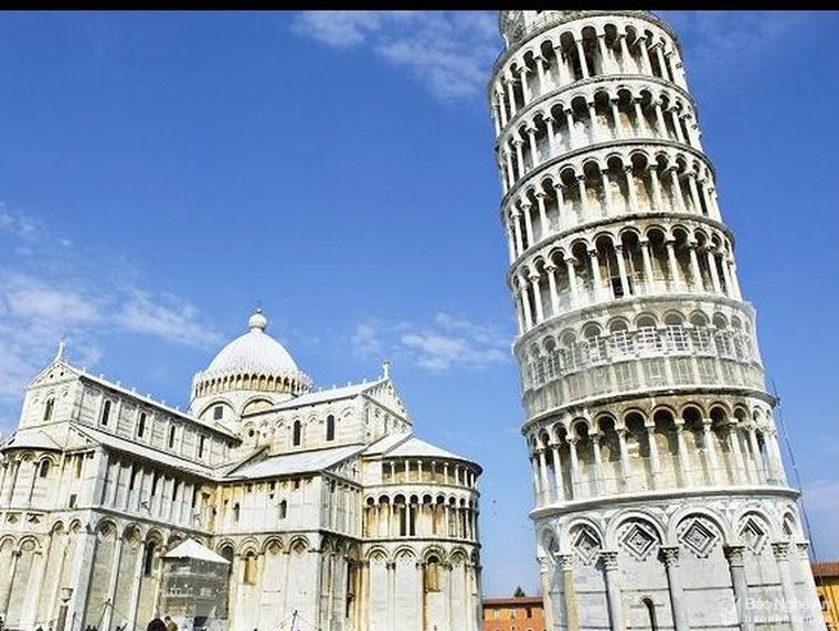 Di sản nổi tiếng nhất của Italy là tháp nghiêng Pisa được UNESCO công nhận năm nào?