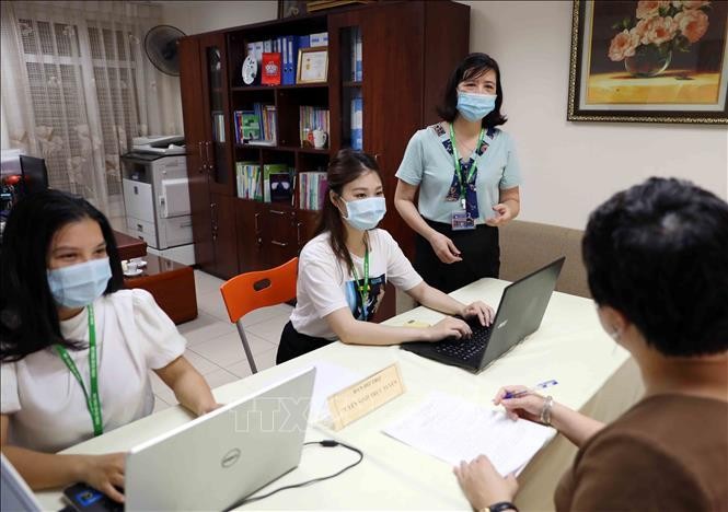 Bảo đảm phòng dịch, hỗ trợ tối đa cho học sinh trong tuyển sinh trực tuyến ảnh 2