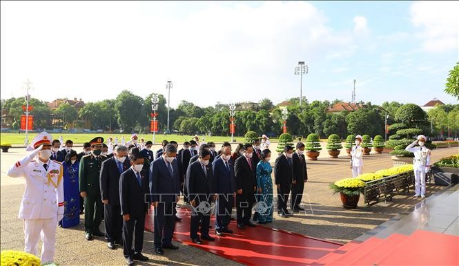 Lãnh đạo Đảng, Nhà nước vào Lăng viếng Bác nhân 74 năm Ngày Thương binh, Liệt sỹ ảnh 3