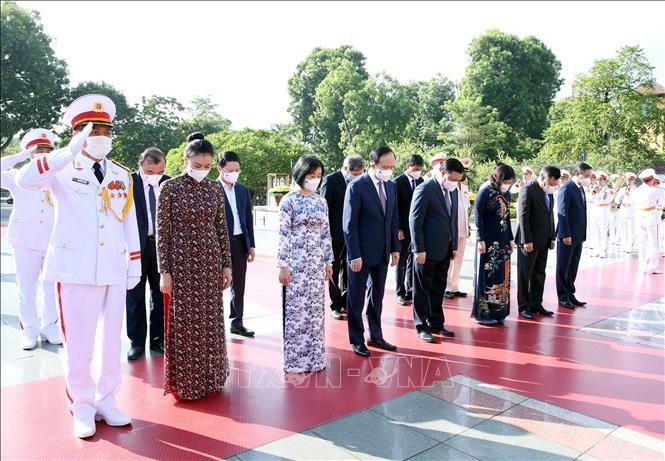 Lãnh đạo Đảng, Nhà nước vào Lăng viếng Bác nhân 74 năm Ngày Thương binh, Liệt sỹ ảnh 10