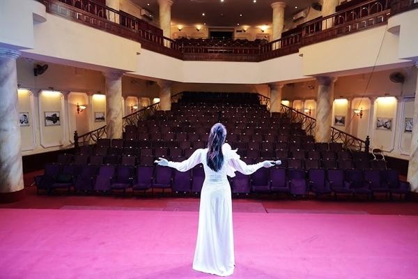 Nhà hát mở cửa 'online', các ngôi sao vẫn 'sáng' trong mùa dịch ảnh 1