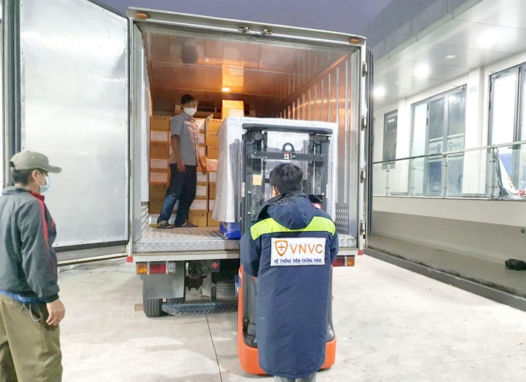 Thêm hơn 1,1 triệu liều vaccine AstraZeneca về Việt Nam ảnh 1