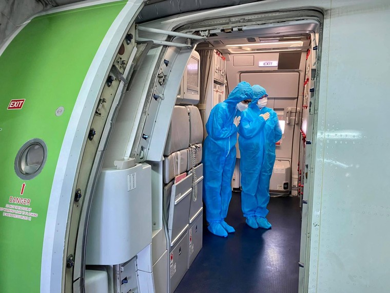 Bamboo Airways điều chuyên cơ đưa đoàn y bác sĩ ĐH Y Dược Huế tiếp viện Đồng Nai chống dịch ảnh 2