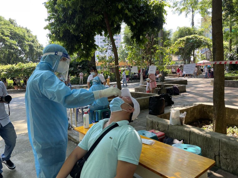 TP Hồ Chí Minh đẩy nhanh xét nghiệm bóc tách F0, điều trị giảm tối đa bệnh nhân tử vong ảnh 2