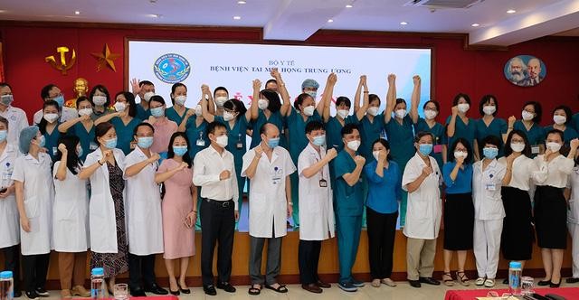 Các 'chiến sĩ' Bệnh viện Tai Mũi Họng TW lần 2 vào Trung tâm hồi sức tích cực COVID-19 ảnh 1