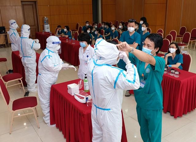 Các 'chiến sĩ' Bệnh viện Tai Mũi Họng TW lần 2 vào Trung tâm hồi sức tích cực COVID-19 ảnh 3