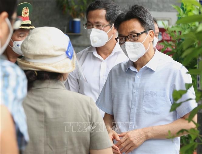 Phó Thủ tướng Vũ Đức Đam yêu cầu công khai số điện thoại lực lượng chống dịch để người dân liên lạc ảnh 1