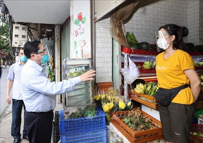 Thủ tướng Phạm Minh Chính đột xuất kiểm tra điểm nóng nhất về COVID-19 tại Hà Nội ảnh 5