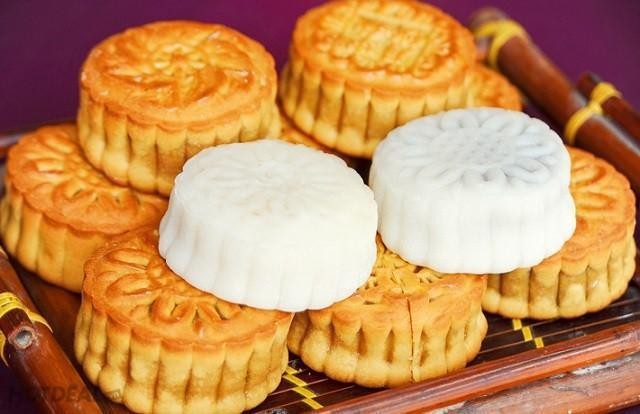 Lượng bột đường của một chiếc bánh dẻo hoặc một bánh nướng bằng mấy bát cơm?